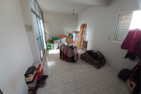 Sobrado à venda com excelente distribuição de espaços
