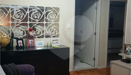Apartamento à venda com 3 quartos, sendo 1 suíte, em Aclimação, São Paulo, SP