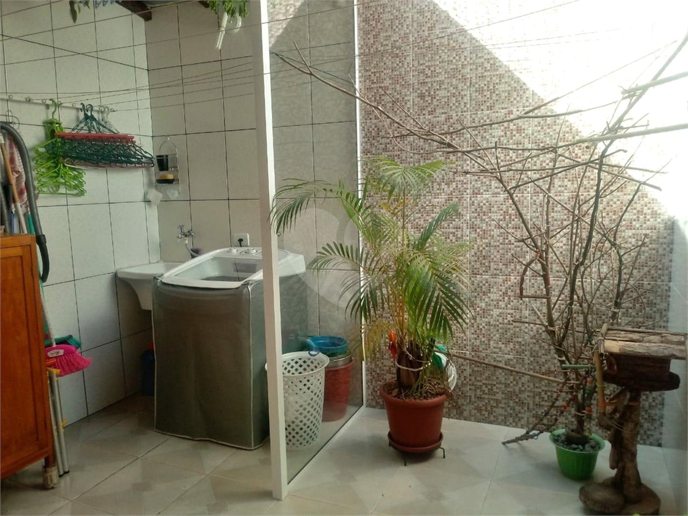 Casa à venda com 3 quartos, sendo 1 suíte, no condomínio Alcides Moreira, São Paulo - SP