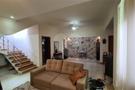 Sobrado à venda com 4 quartos, sendo 2 suítes, em Santa Teresinha, São Paulo, SP