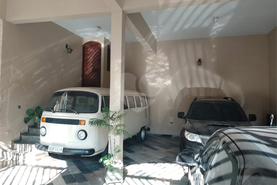 Casa Térrea Assobradada com Varanda Gigante no Jardim Líbano