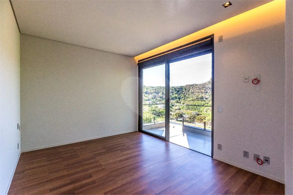 Casa à venda com 4 suítes no condomínio Jardim das Palmeiras, Bragança Paulista - SP