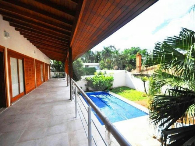 Casa à venda com 6 suítes em Jardim Cordeiro, São Paulo, SP