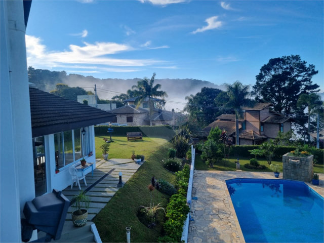 Casa à venda com 3 quartos, sendo 1 suíte,  no condomínio Alpes da Cantareira, Mairiporã - SP