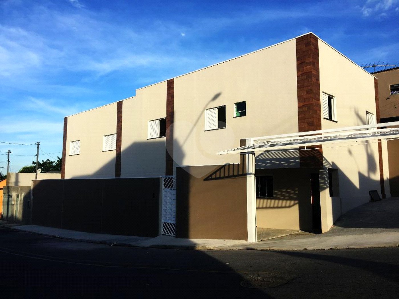 Sobrado à venda com 3 quartos, sendo 1 suíte,  em Vila Oliveira, Mogi das Cruzes, SP