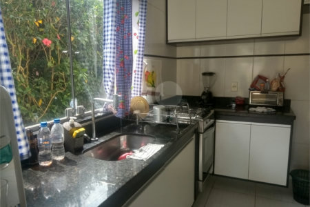 Casa à venda com 4 quartos, sendo 1 suíte,  no condomínio Village da Serra, Araçoiaba da Serra - SP