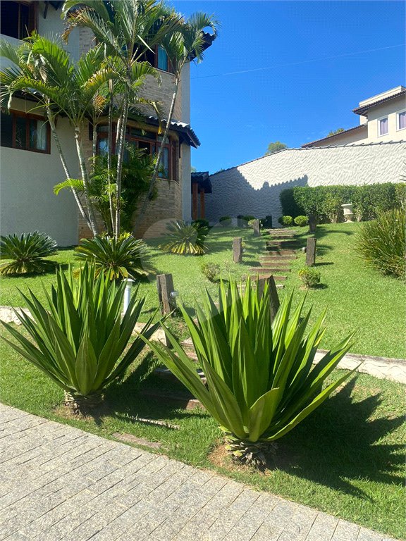 Casa à venda com 5 quartos, sendo 4 suítes, no condomínio Lago do Imperador, Mairiporã - SP