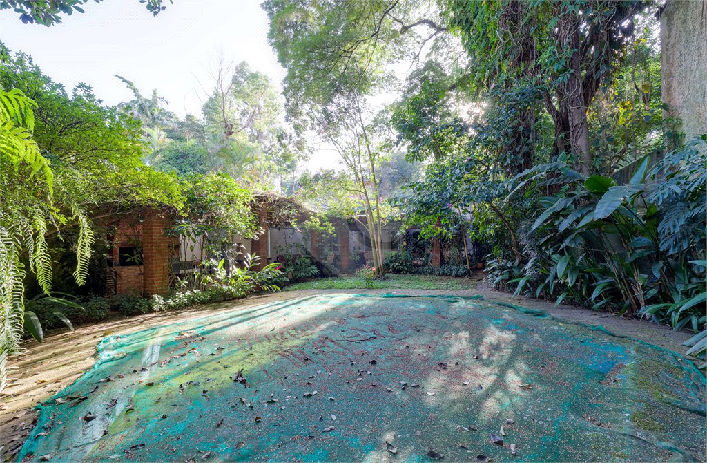 Casa Térrea à venda com 5 quartos, sendo 2 suítes, em Alto da Boa Vista, São Paulo, SP