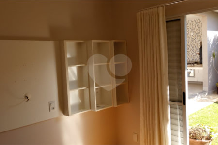 Casa à venda com 3 suítes no condomínio Picollo, Louveira - SP