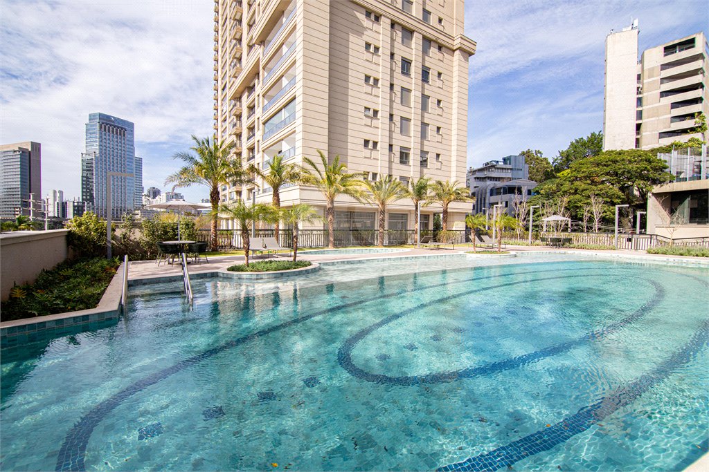 Apartamento à venda com 4 suítes em Real Parque, São Paulo, SP