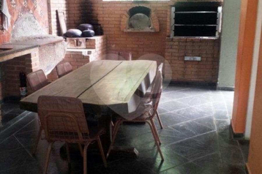 Casa à venda ou para alugar com 4 quartos, sendo 1 suíte, no condomínio Estrada Armando Barbosa ,6300, Mairiporã - SP