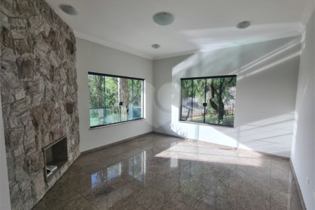 Casa à venda com 4 quartos, sendo 2 suítes, no condomínio Bosque de Grevilea, Vinhedo - SP