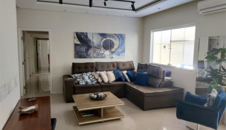 Casa à venda com 4 quartos, sendo 2 suítes,  no condomínio Residencial Jardim das Palmeiras, Vinhedo - SP