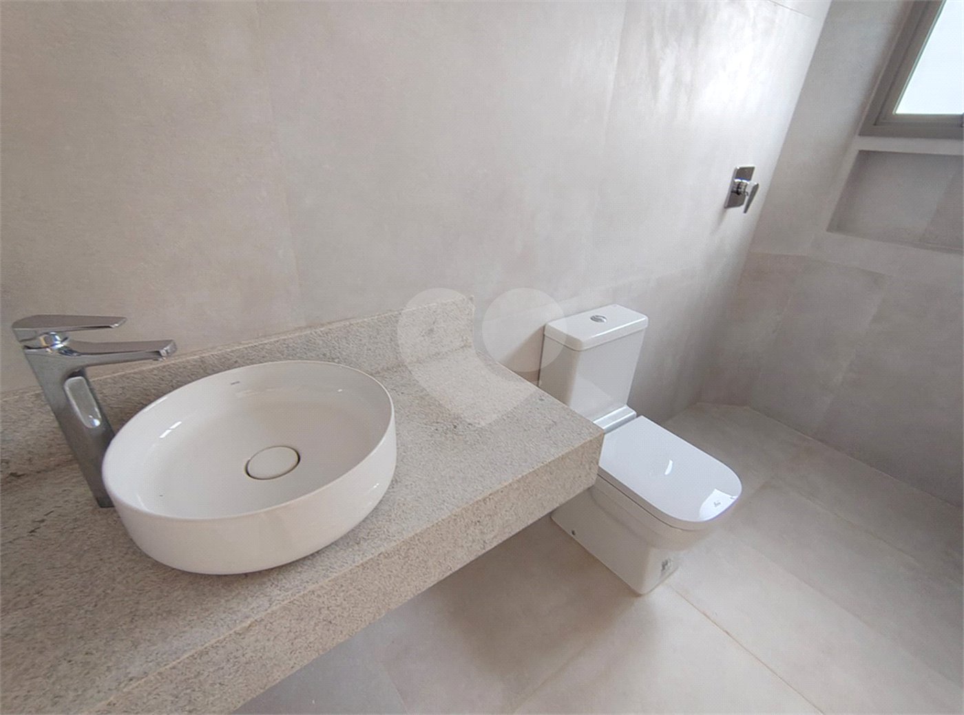 Casa à venda com 4 quartos, sendo 3 suítes,  no condomínio Villa Verde, Jundiaí - SP