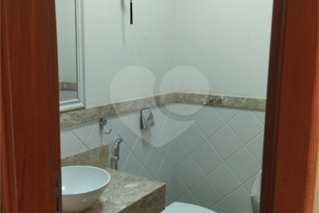 Sobrado à venda com 4 quartos, sendo 3 suítes, em Altos do Jaraguá, Araraquara, SP