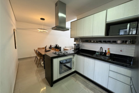 Casa à venda com 3 quartos, sendo 1 suíte, no condomínio Jardim Guarujá, Salto - SP