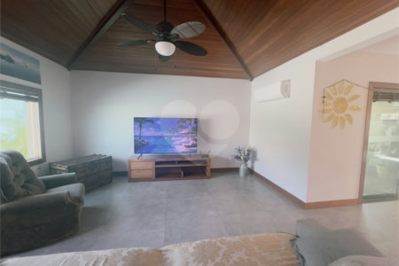 Casa em condomínio à venda com 4 quartos, sendo 2 suítes,  em Caravelas, Armação dos Búzios, RJ