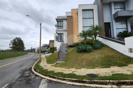 Casa à venda com 4 quartos, sendo 1 suíte, no condomínio Sun Lake, Sorocaba - SP