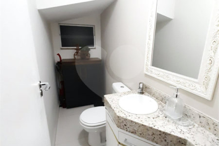 Sobrado à venda com 3 quartos, sendo 1 suíte, em Vila Suissa, Mogi das Cruzes, SP