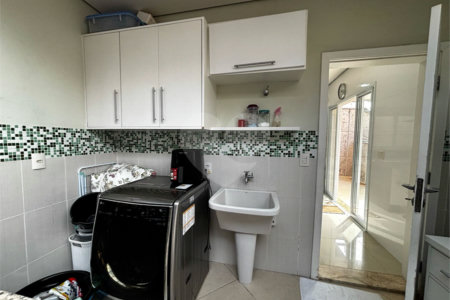 Casa à venda com 4 quartos, sendo 3 suítes,  em Vila Oliveira, Mogi das Cruzes, SP