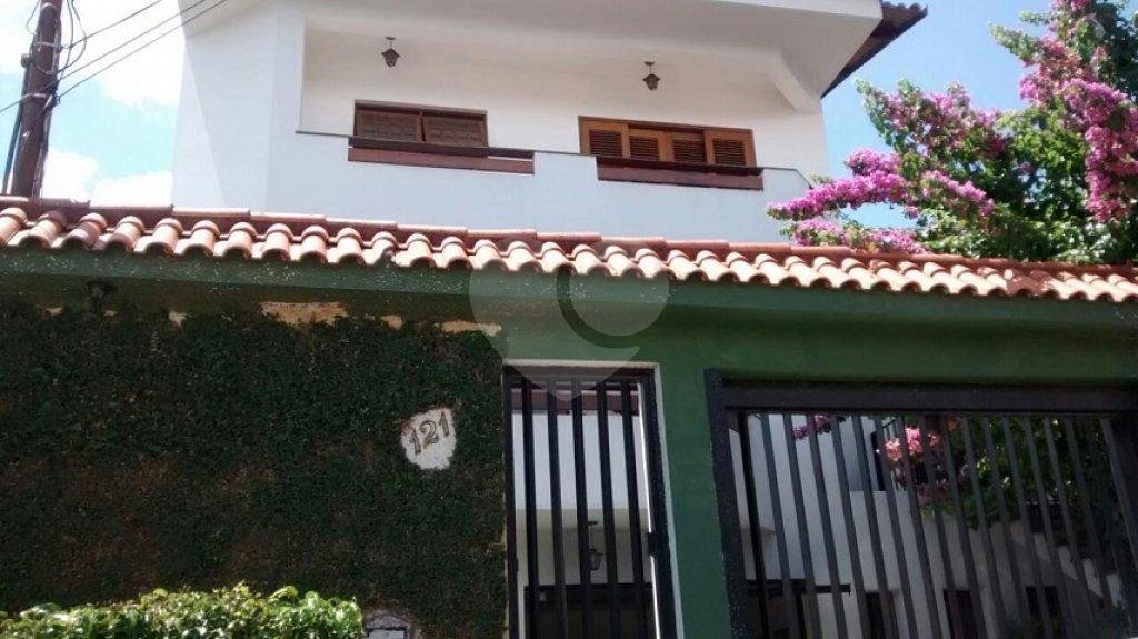 Sobrado à venda com 3 suítes em Jardim Peri, São Paulo, SP