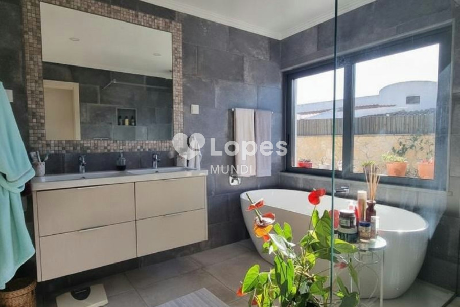 Casa com 3 quartos à venda em Mexilhoeira Grande, Portimão, Portugal – Piscina
