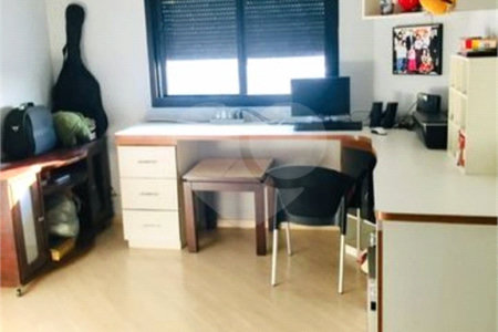 Apartamento à venda com 4 quartos, sendo 2 suítes,  em Aclimação, São Paulo, SP