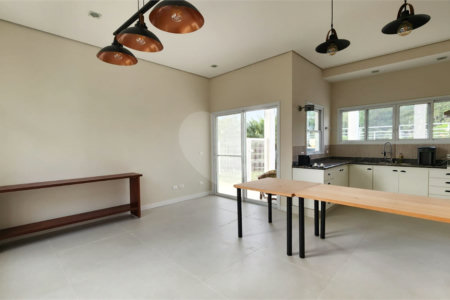 Casa à venda com 5 quartos, sendo 2 suítes, no condomínio Residencial Jardim Primavera, Louveira - SP