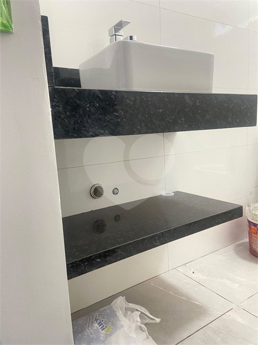 Casa à venda com 3 quartos, sendo 1 suíte, no condomínio Residencial Alto da Boa Vista, Araraquara - SP