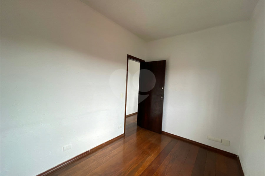 Sobrado à venda com 4 quartos, sendo 1 suíte, em Vila Nova Cachoeirinha, São Paulo, SP