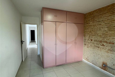 Sobrado à venda com 4 quartos, sendo 1 suíte,  em Vila Sônia, São Paulo, SP