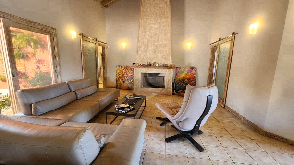 Casa à venda com 4 quartos, sendo 2 suítes, no condomínio Residencial Jardim Primavera, Louveira - SP