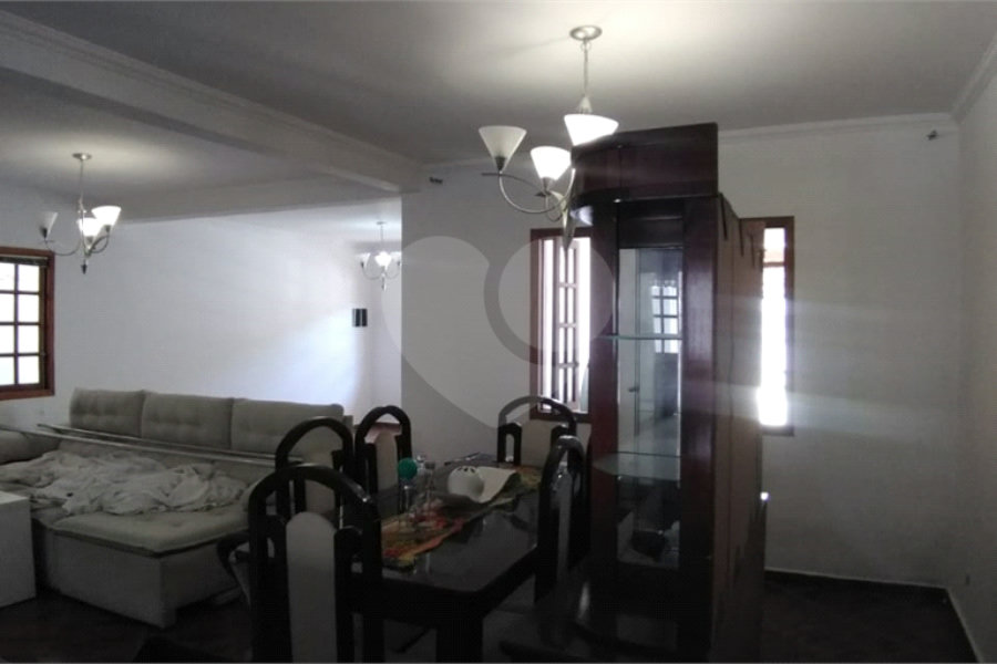 Casa à venda com 4 quartos, sendo 2 suítes, em Barreiro, Mairiporã, SP