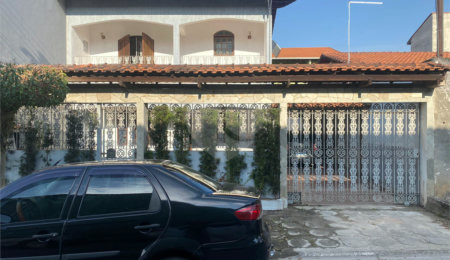 Sobrado à venda com 4 quartos, sendo 1 suíte,  em Jardim Medina, Poá, SP