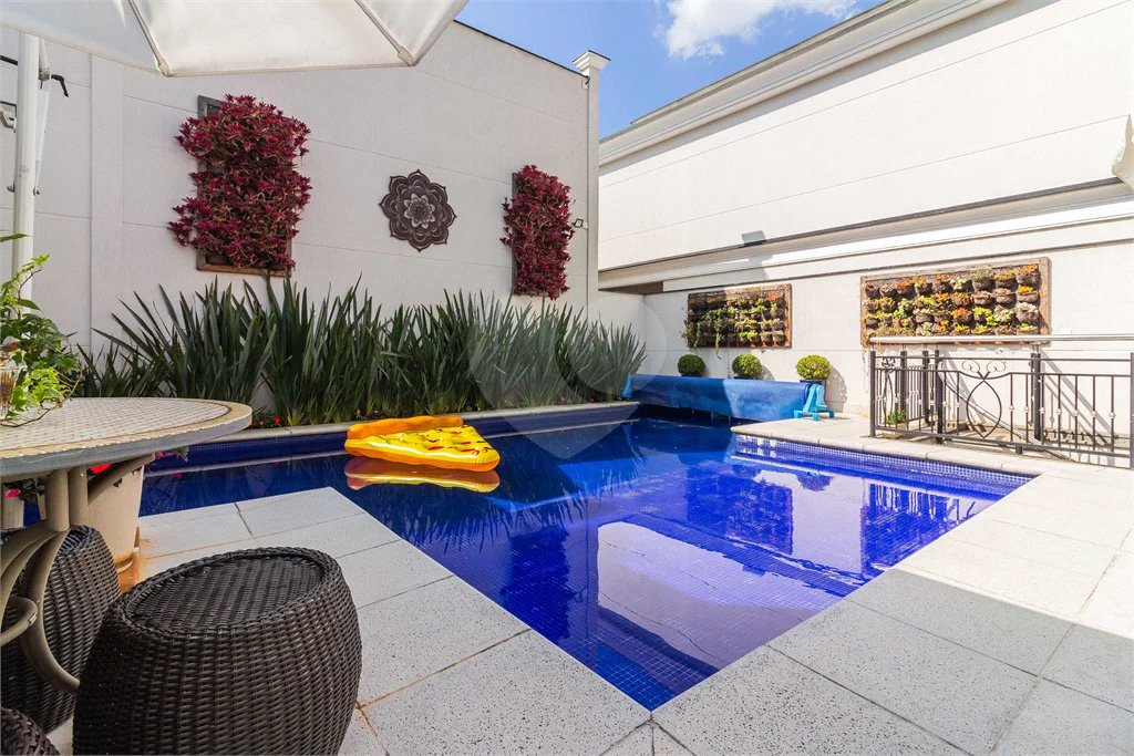 Casa em condomínio, 4 suites, piscina privativa no Jd. Floresta - zona norte - SP.