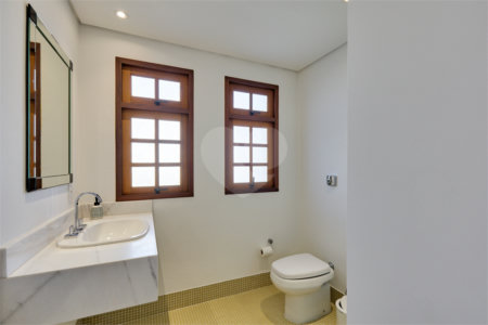 Casa à venda com 4 quartos, sendo 3 suítes, em Granja Julieta, São Paulo, SP