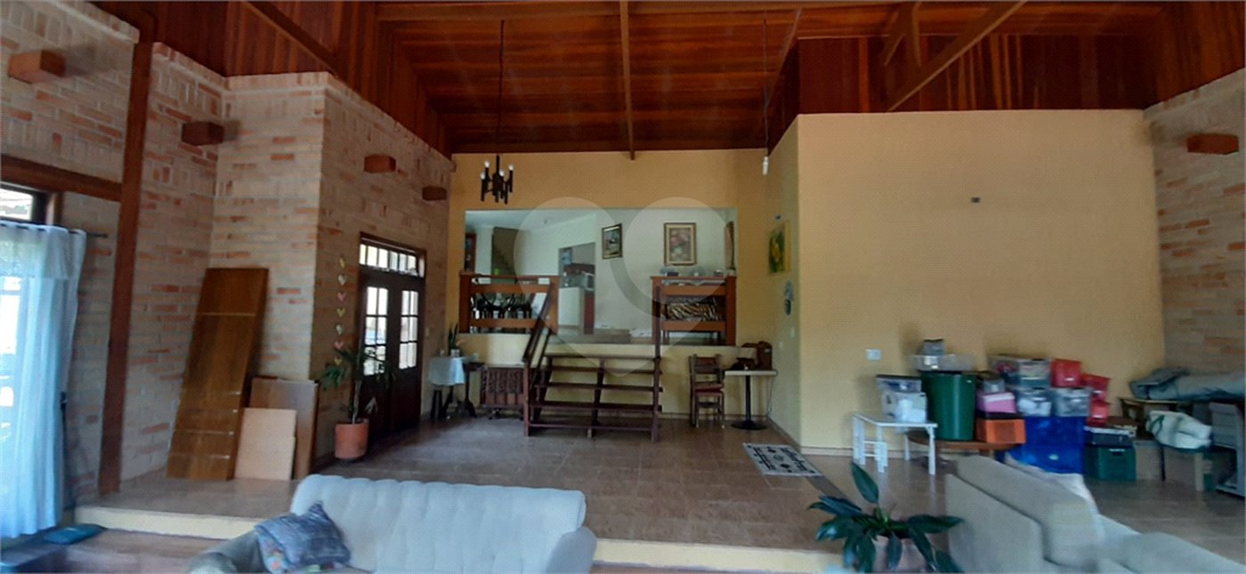 Casa à venda ou para alugar com 3 quartos, sendo 1 suíte, no condomínio Alpes de Caieiras, Caieiras - SP