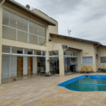 Casa à venda com 4 quartos, sendo 2 suítes, no condomínio Primavera, Salto - SP