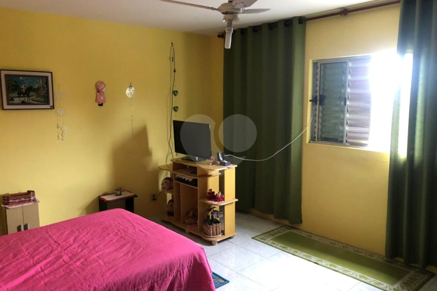 Sobrado à venda com 4 quartos, sendo 1 suíte, em Serra da Cantareira, Mairiporã, SP