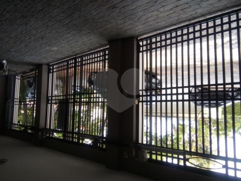 Casa à venda com 4 quartos, sendo 3 suítes, em Jardim Leonor, São Paulo, SP