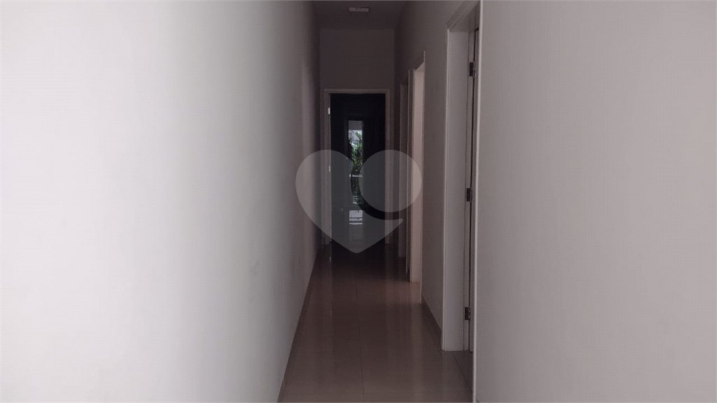 Casa à venda com 3 quartos, sendo 1 suíte, no condomínio Residencial Bouganville, Araraquara - SP