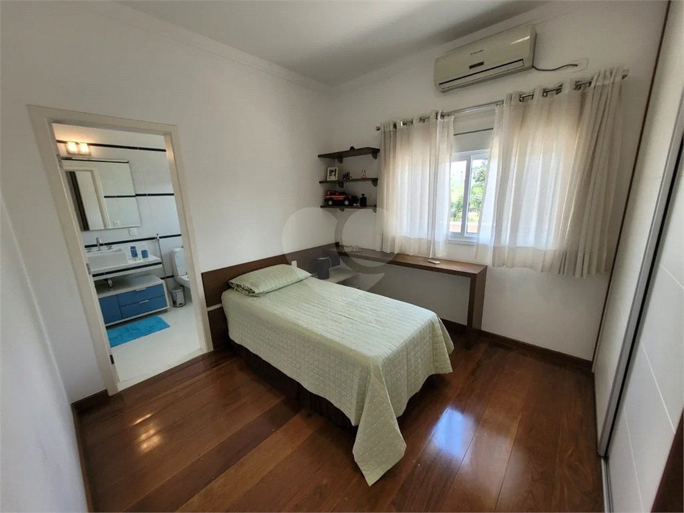 Casa à venda com 3 suítes no condomínio Colinas de Inhandjara, Itupeva - SP