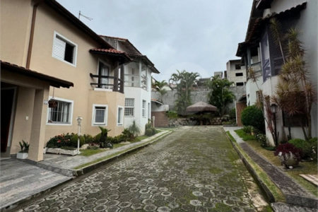 Sobrado à venda com 3 quartos, sendo 1 suíte,  em Mogi Moderno, Mogi das Cruzes, SP