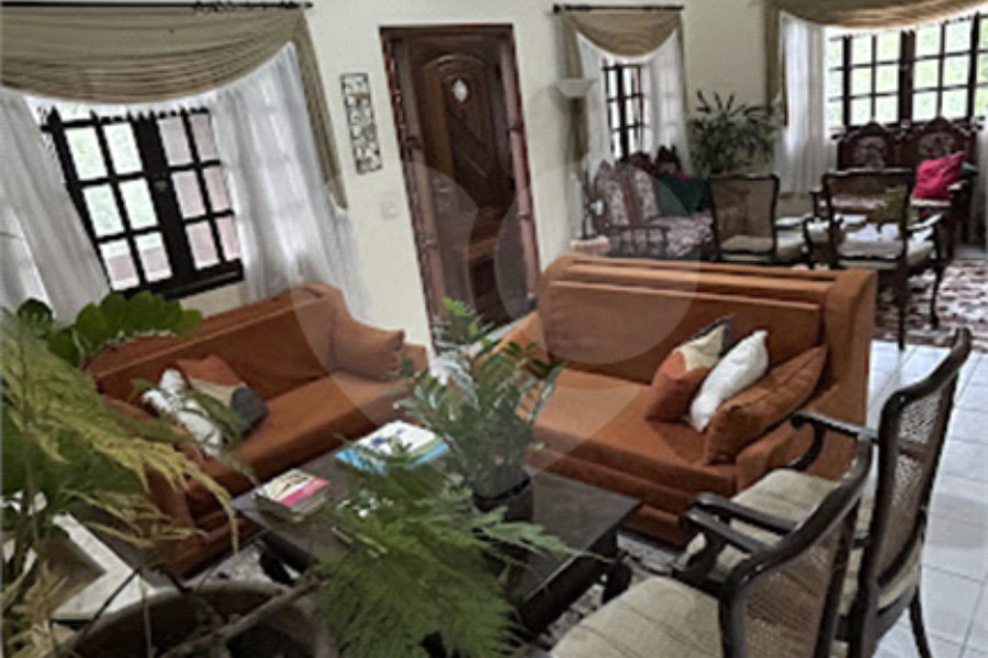 Casa à venda com 3 quartos, sendo 2 suítes, no condomínio Loteamento Haras El Passo, Mairiporã - SP