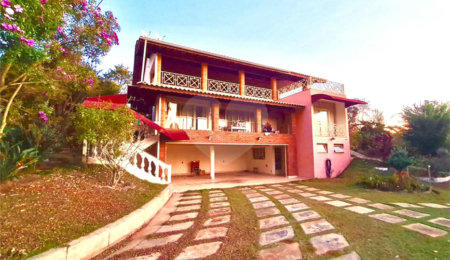 Casa à venda com 6 quartos, sendo 2 suítes,  no condomínio Parque da Fazenda, Itatiba - SP