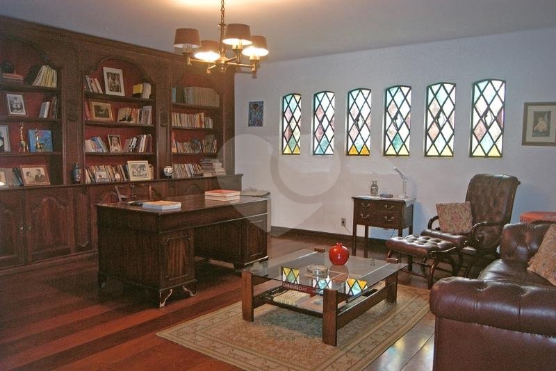 Casa à venda com 5 quartos, sendo 4 suítes, em Alto da Boa Vista, São Paulo, SP