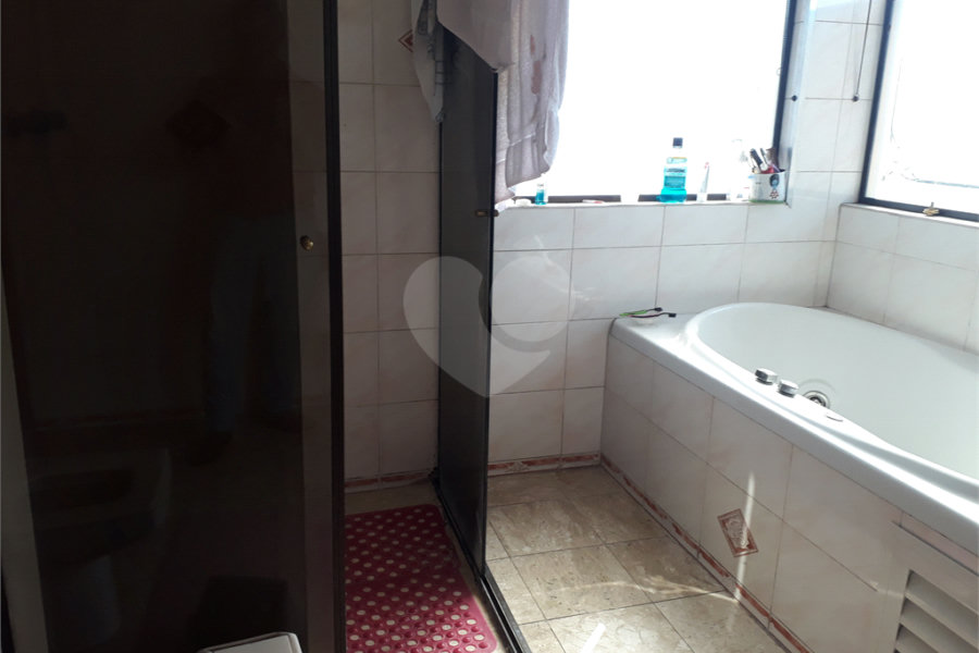 Sobrado à venda com 4 quartos, sendo 1 suíte, em Vila Constança, São Paulo, SP