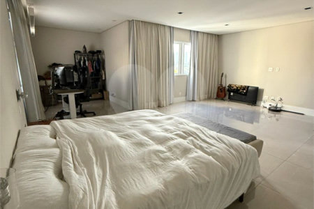 Casa à venda com 4 suítes no condomínio East Village, São Paulo - SP