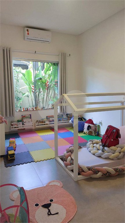 Casa à venda com 2 quartos, sendo 1 suíte, no Centro, Santa Cruz Cabrália, BA