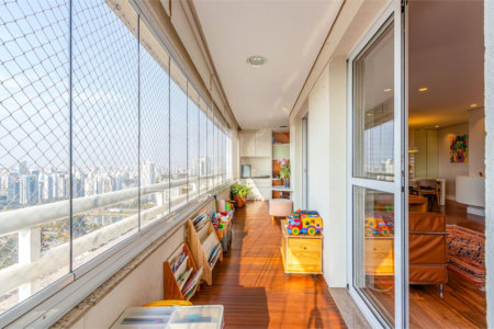 Apartamento à venda com 4 quartos, sendo 3 suítes,  em Real Parque, São Paulo, SP